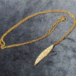 Elegant faux Gold Feather Pendant Necklace
